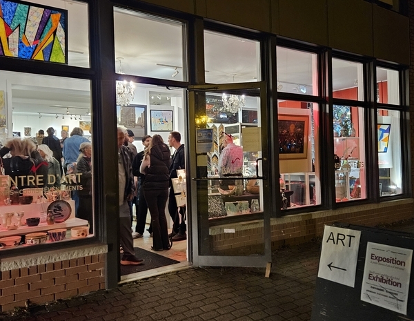 A scene from the Vernissage at the Viva Vida Gallery, 15 Nov 2024